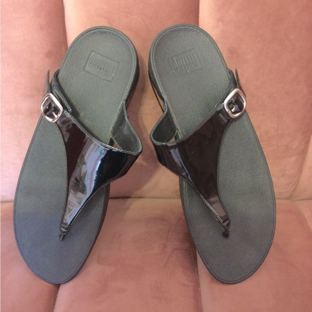Fit Flop Skinny Thong Black Patent